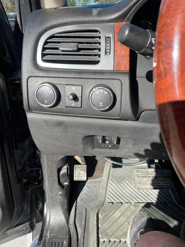 Used 2007 Chevrolet Silverado 2500 LTZ w/ Safety Package AWD/4WD image 21