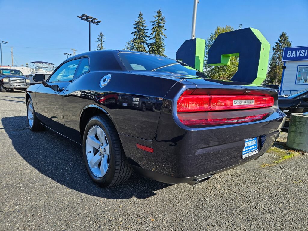 Used 2012 Dodge Challenger SXT RWD image 3