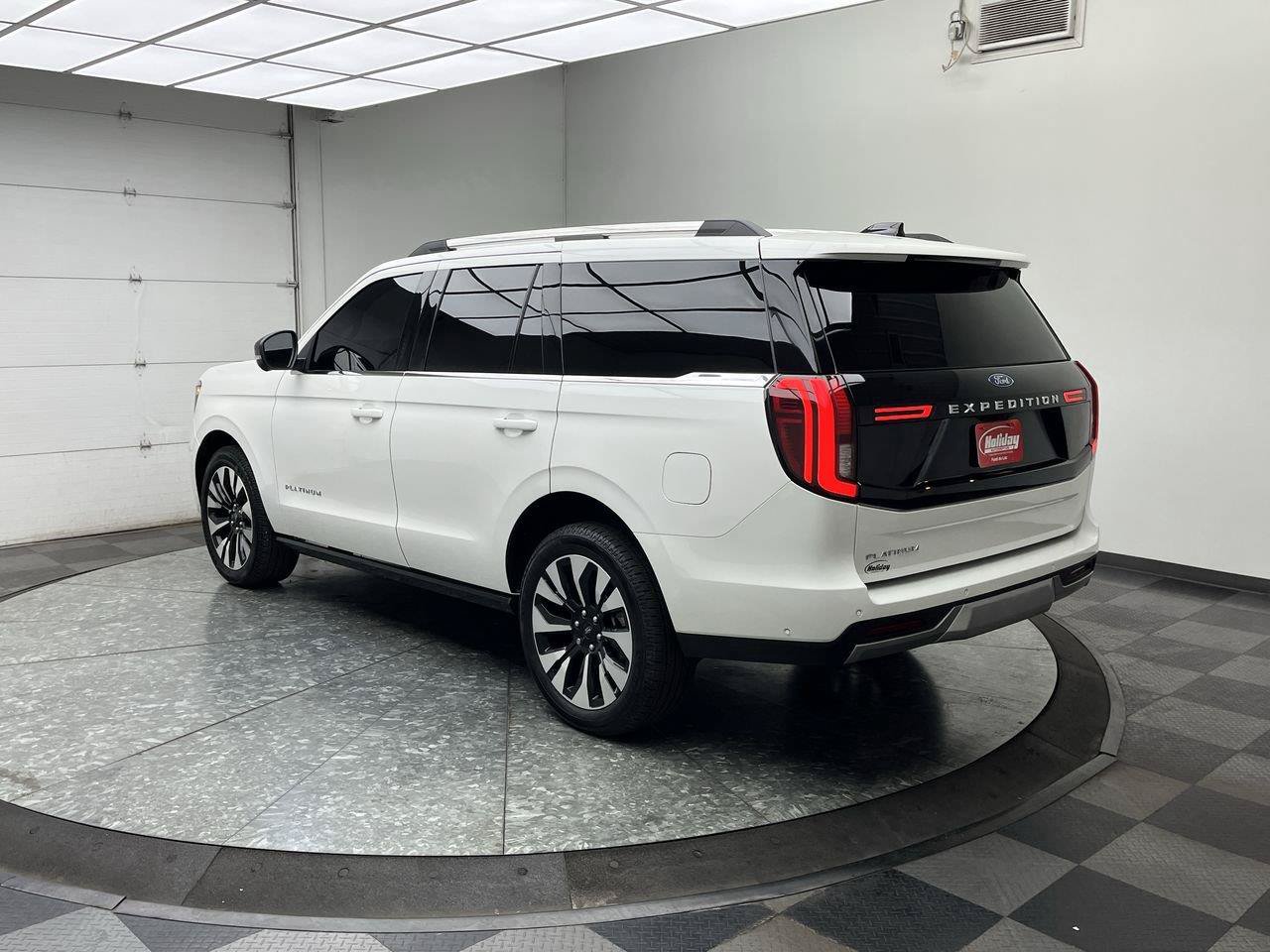Certified 2025 Ford Expedition Platinum w/ Driver's Package AWD/4WD image 2