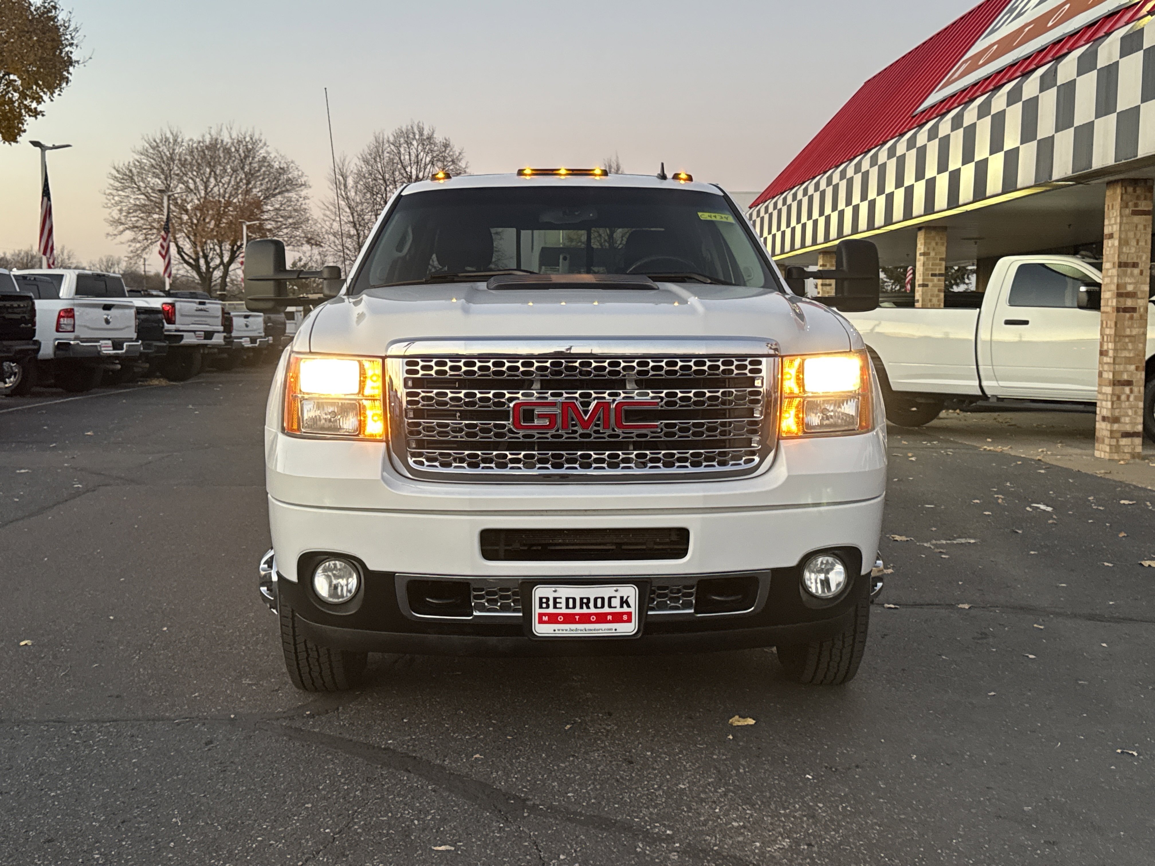 Used 2014 GMC Sierra 3500 Denali image 2