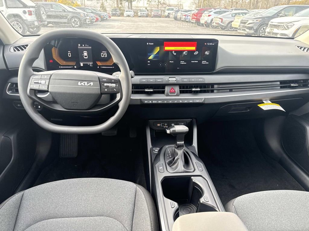 New 2025 Kia K4 LX image 6
