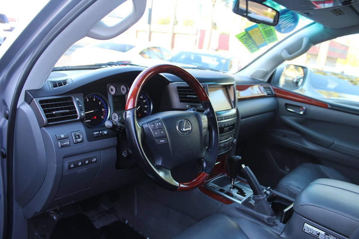 Used 2008 Lexus LX 570 4WD w/ Technology Pkg image 18