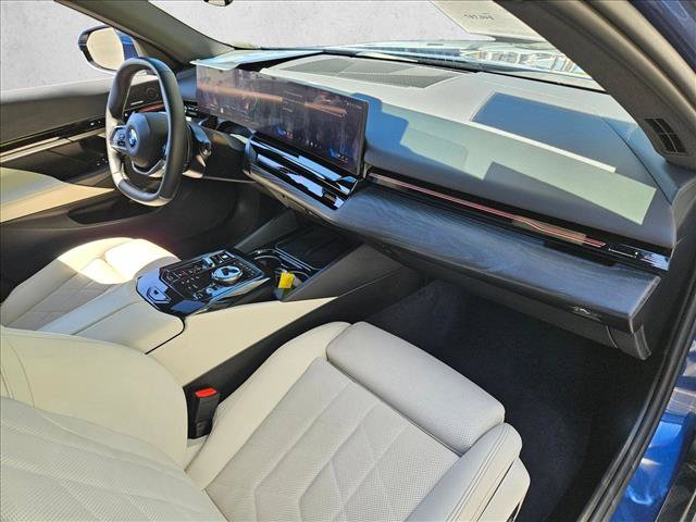 Used 2024 BMW 530i w/ Convenience Package RWD image 20