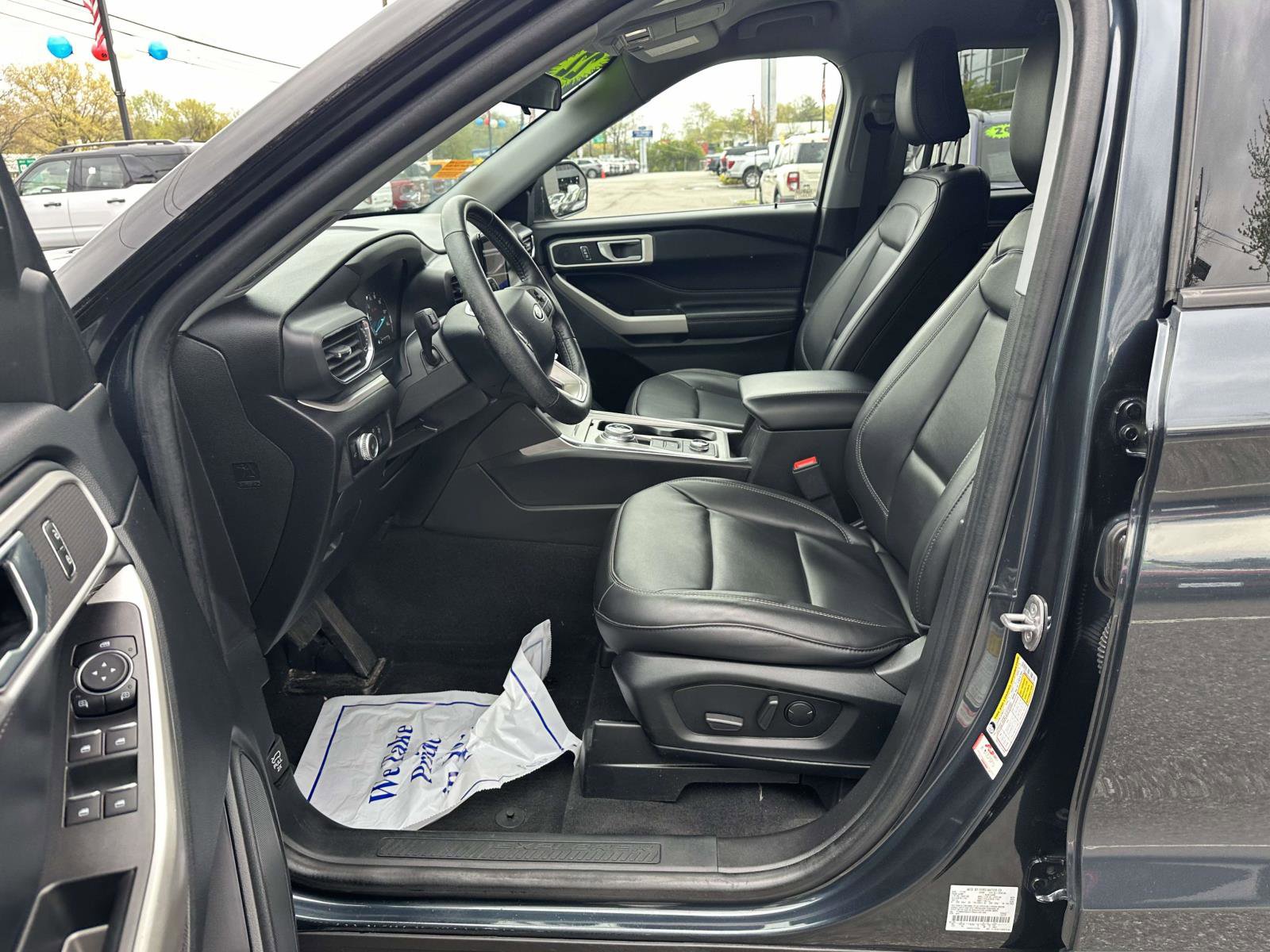 Certified 2022 Ford Explorer XLT w/ Equipment Group 202A AWD/4WD image 17