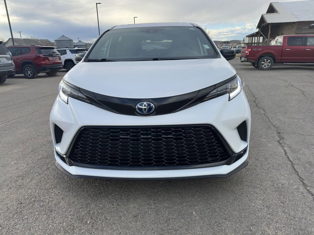 Used 2025 Toyota Sienna XSE image 2