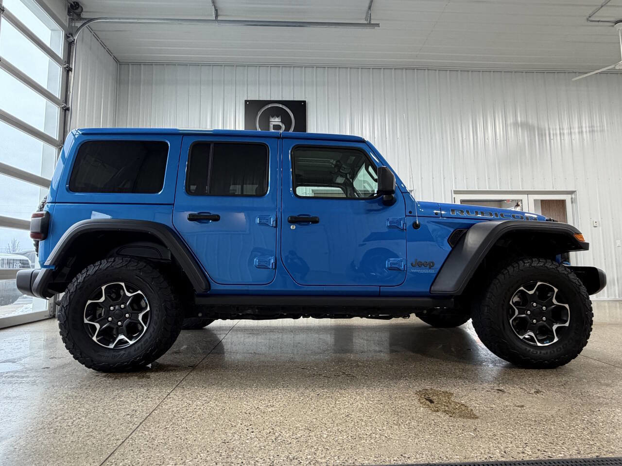 Used 2022 Jeep Wrangler Unlimited Rubicon 4xe w/ Cold Weather Group AWD/4WD image 3