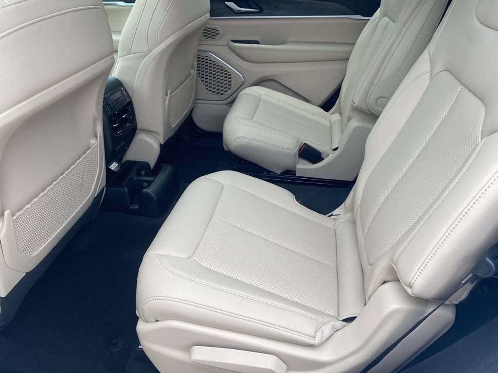 New 2026 Jeep Grand Cherokee L Limited w/ Luxury Tech Group II RWD image 37