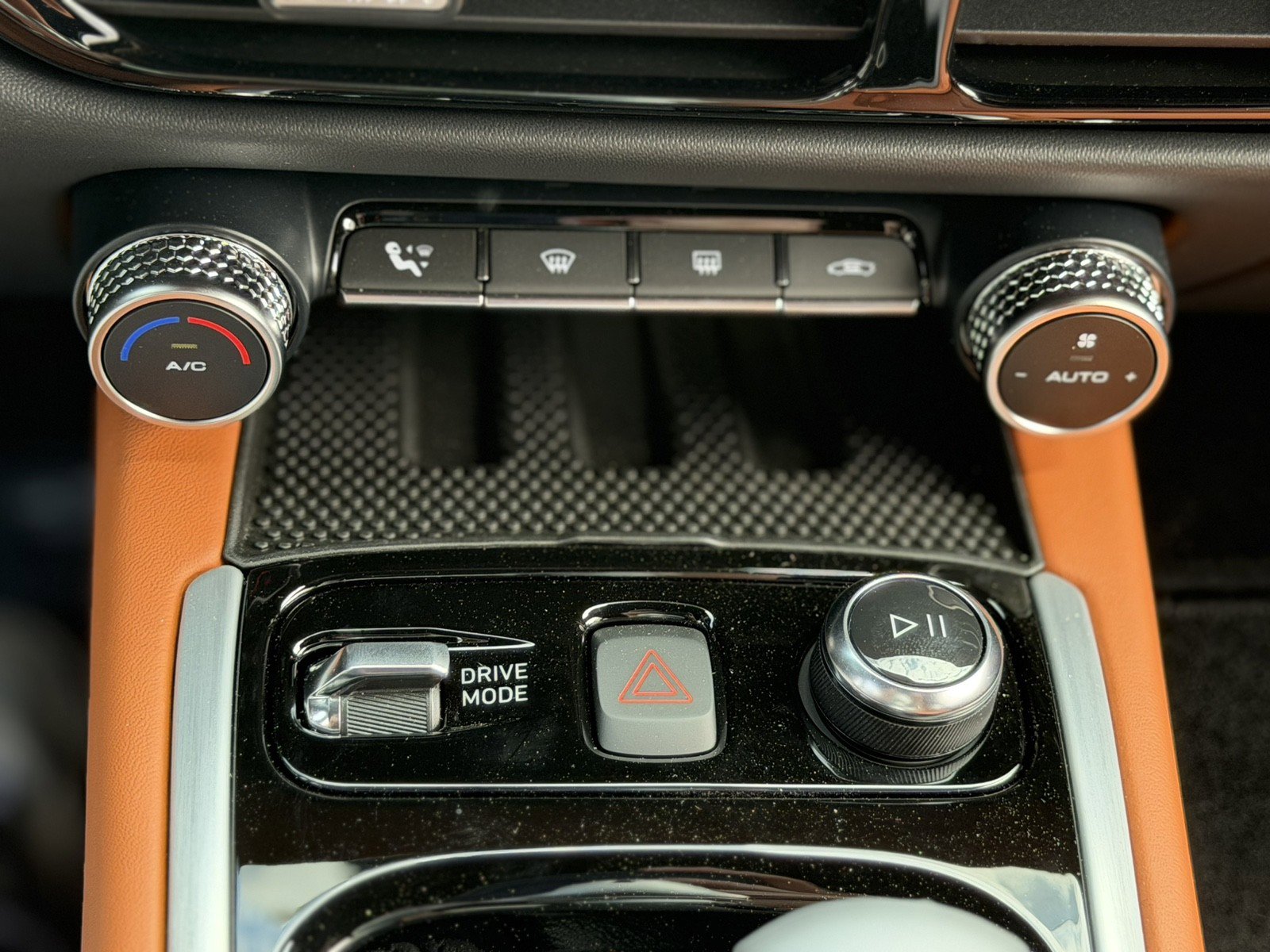 Used 2025 Lotus Emira RWD image 19