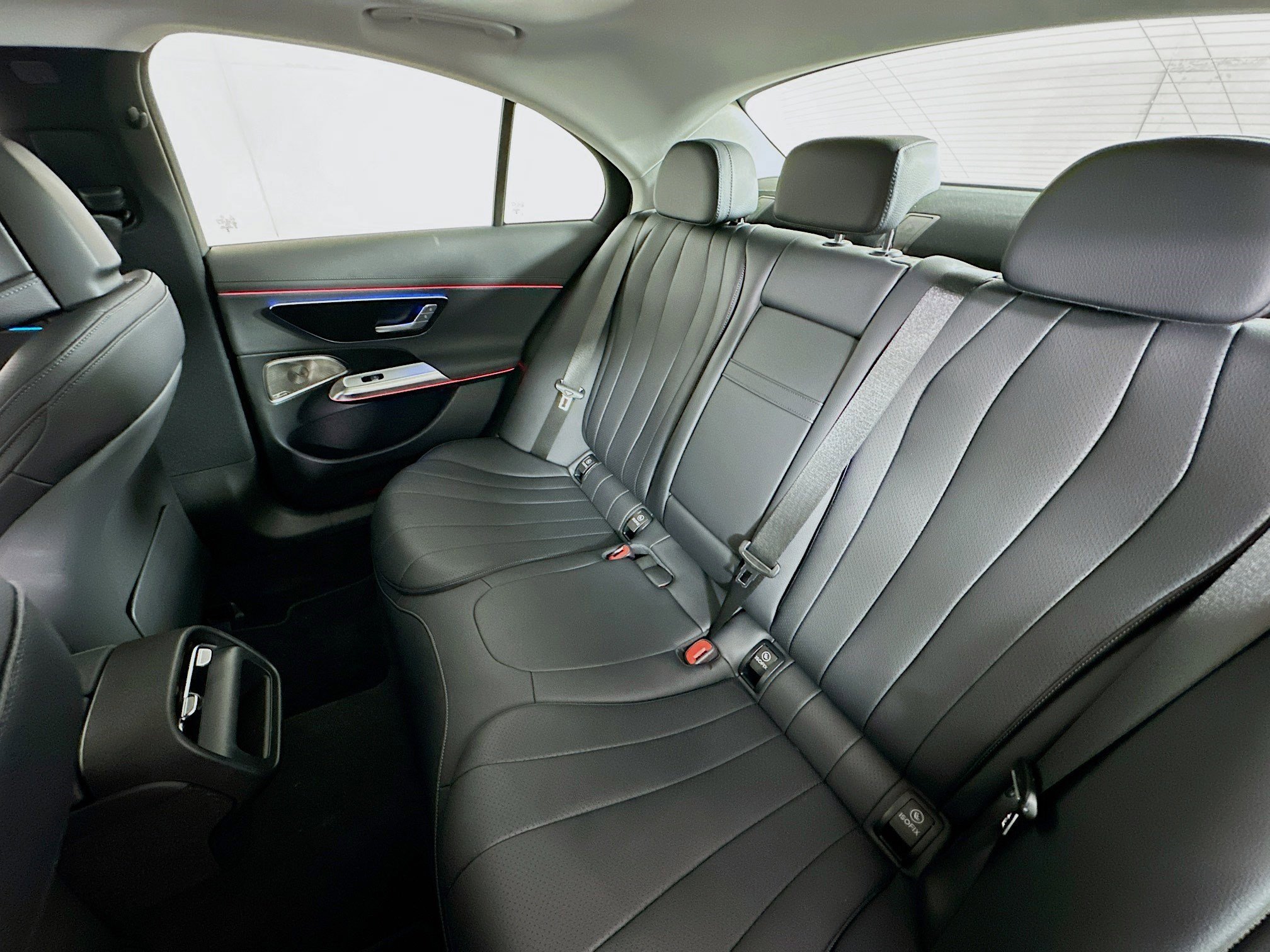 Used 2025 Mercedes-Benz E 450 4MATIC Sedan w/ MBUS Superscreen Package image 21