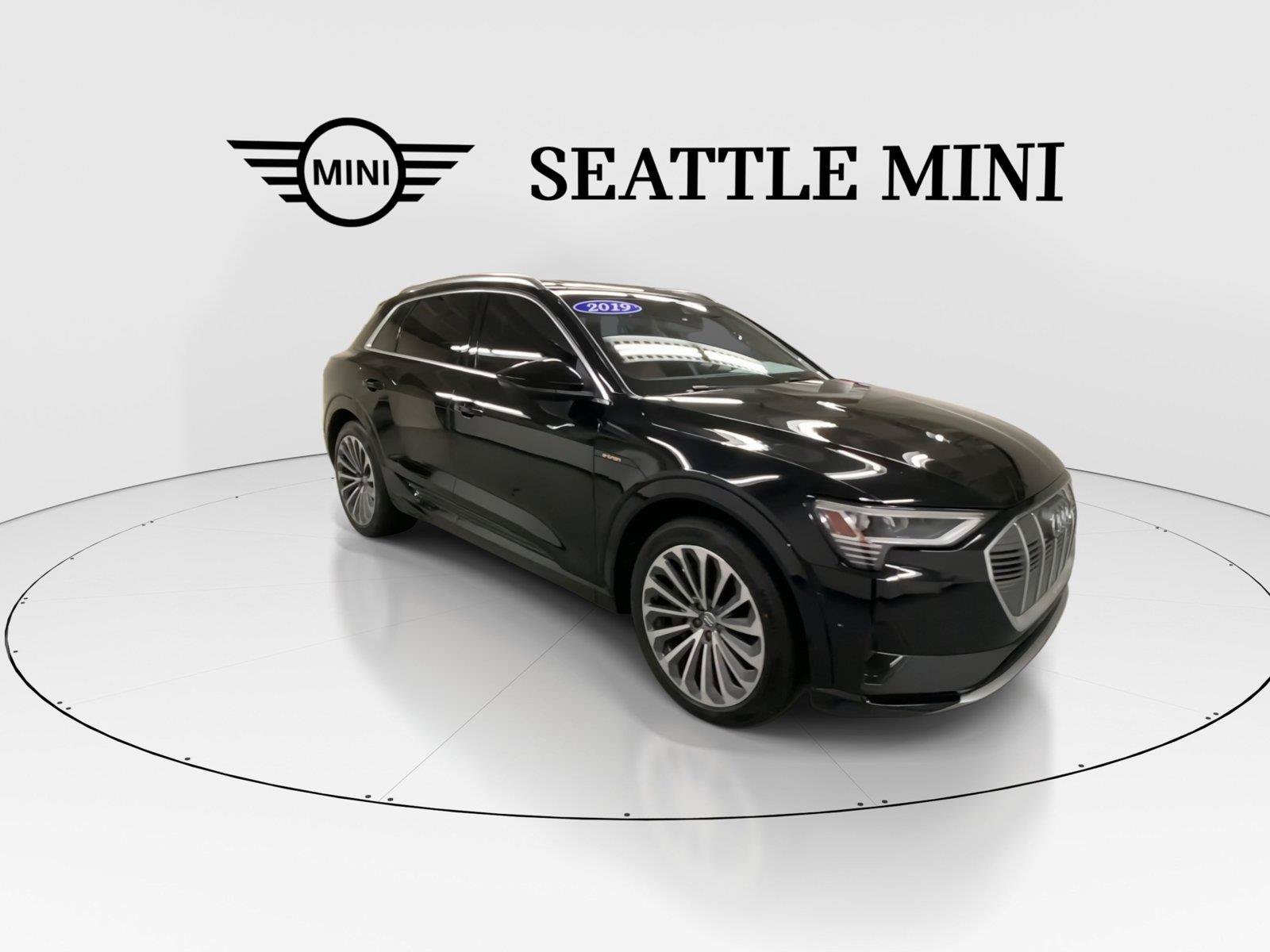 Used 2019 Audi e-tron Prestige w/ Prestige Package AWD/4WD image 2