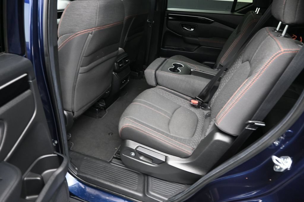 Used 2025 Honda Pilot Sport image 15