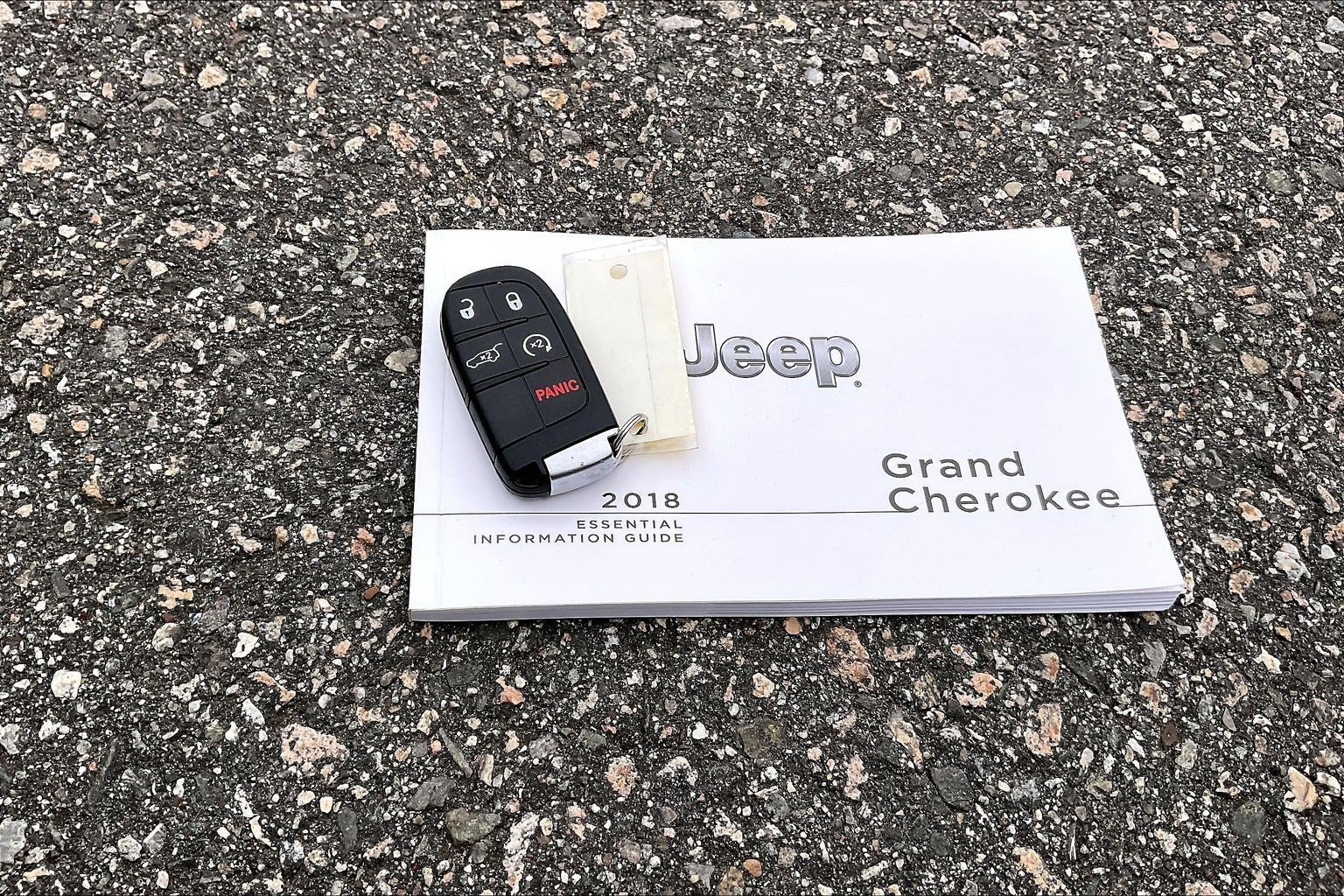 Used 2018 Jeep Grand Cherokee Limited AWD/4WD image 10