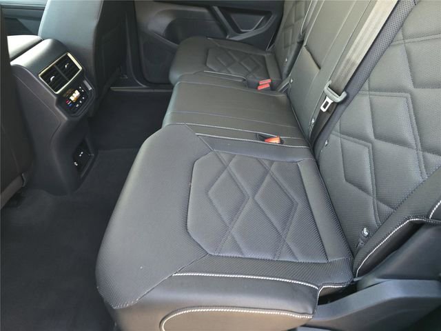 Used 2025 Volkswagen Atlas SE FWD image 16