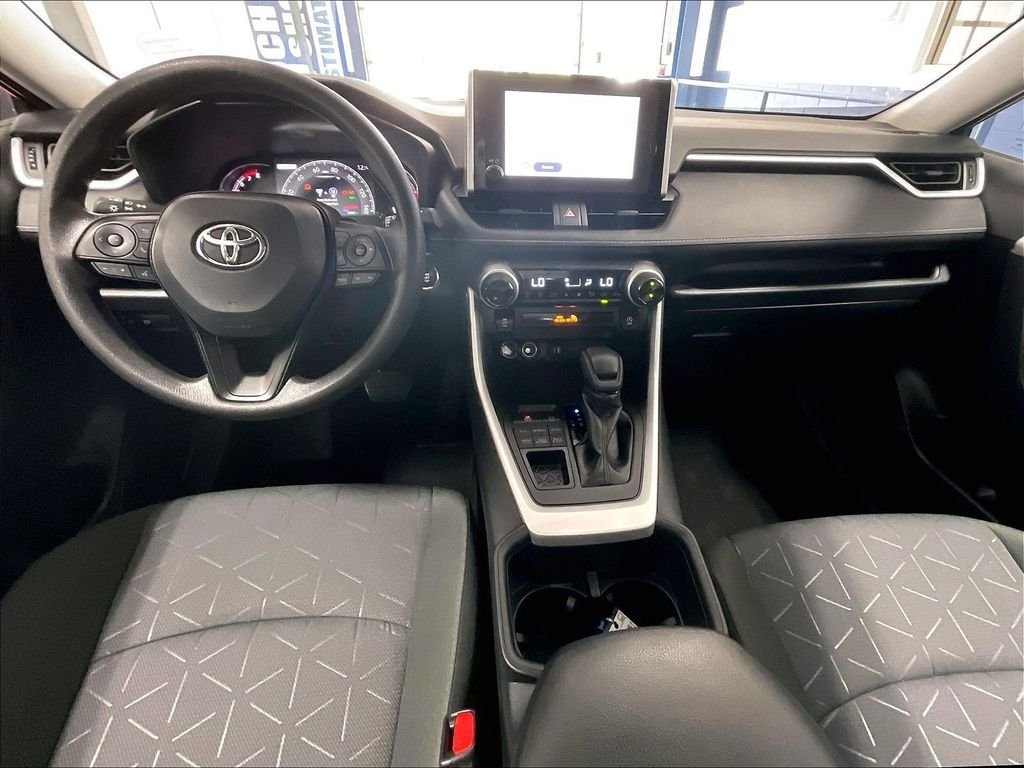 Used 2025 Toyota RAV4 XLE AWD/4WD image 21