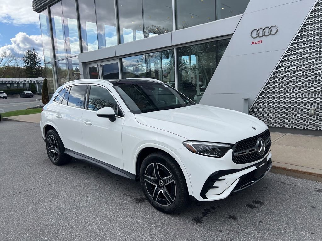 Used 2025 Mercedes-Benz GLC 300 4MATIC image 6