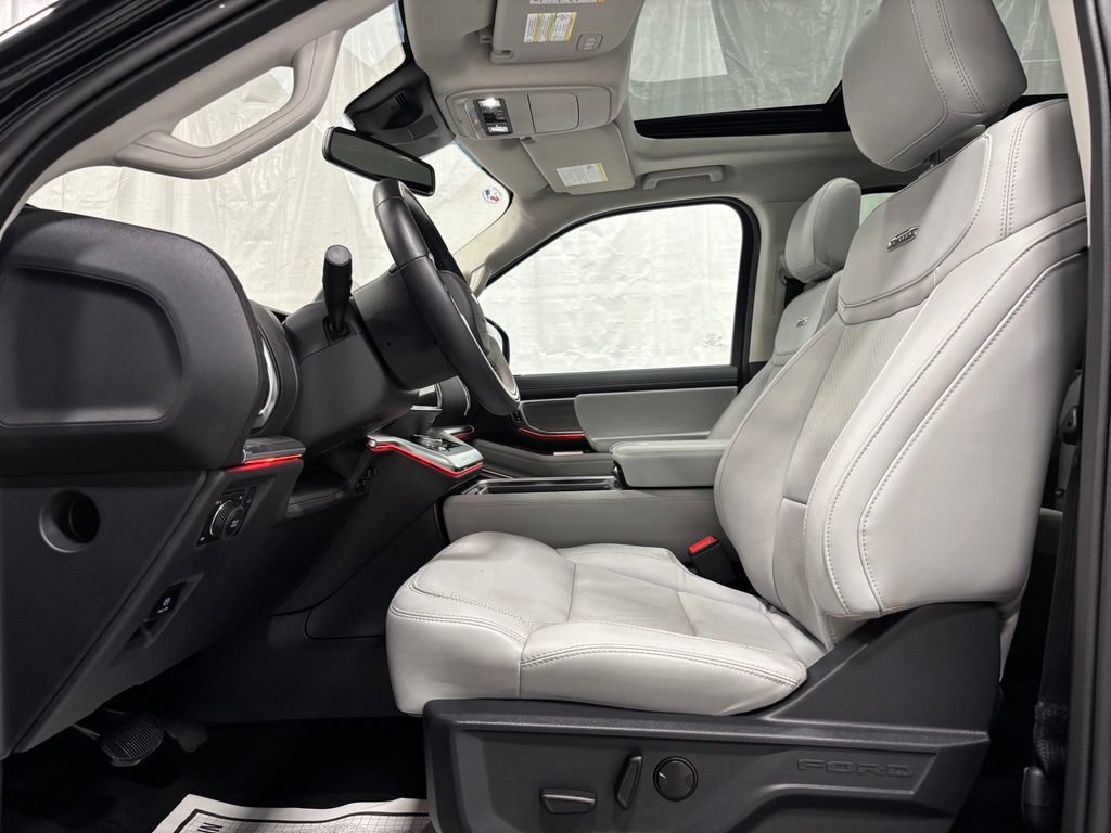 Used 2025 Ford Expedition Platinum AWD/4WD image 14