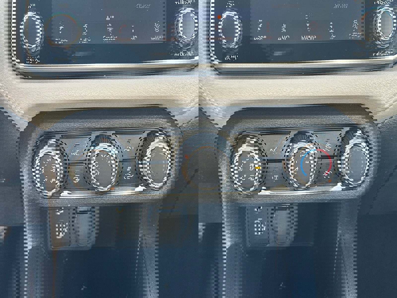 Used 2021 Nissan Versa SV image 28