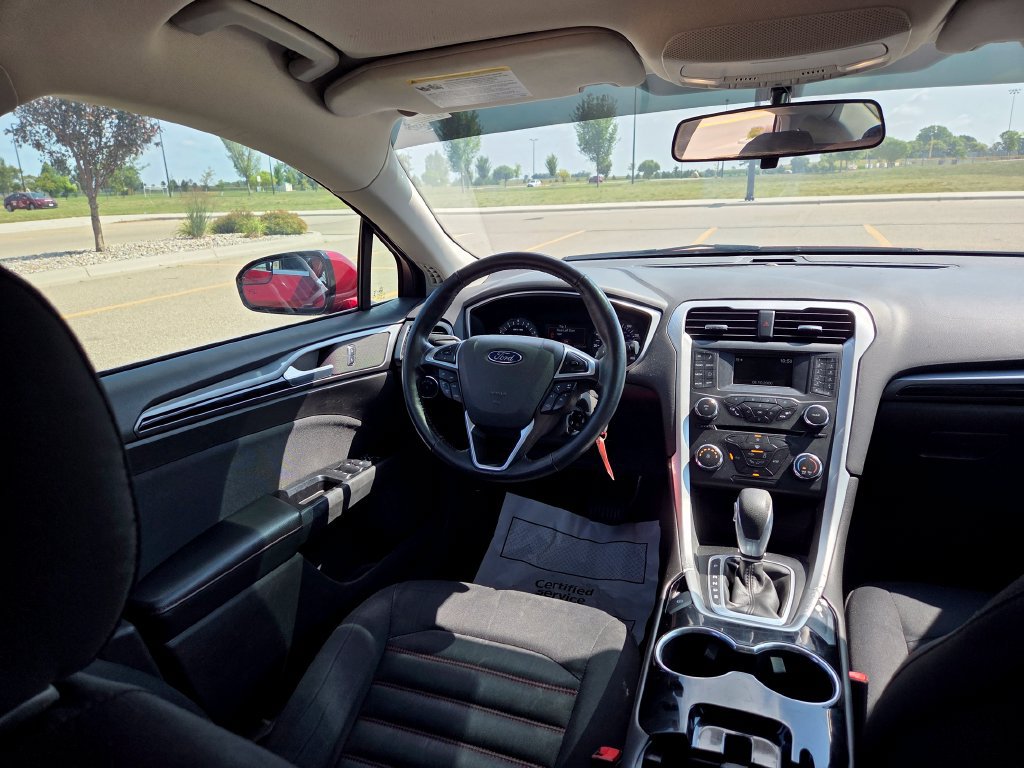 Used 2016 Ford Fusion SE w/ Equipment Group 201A FWD image 17