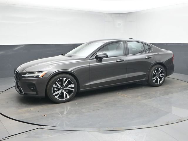 Used 2025 Volvo S60 B5 Plus image 4