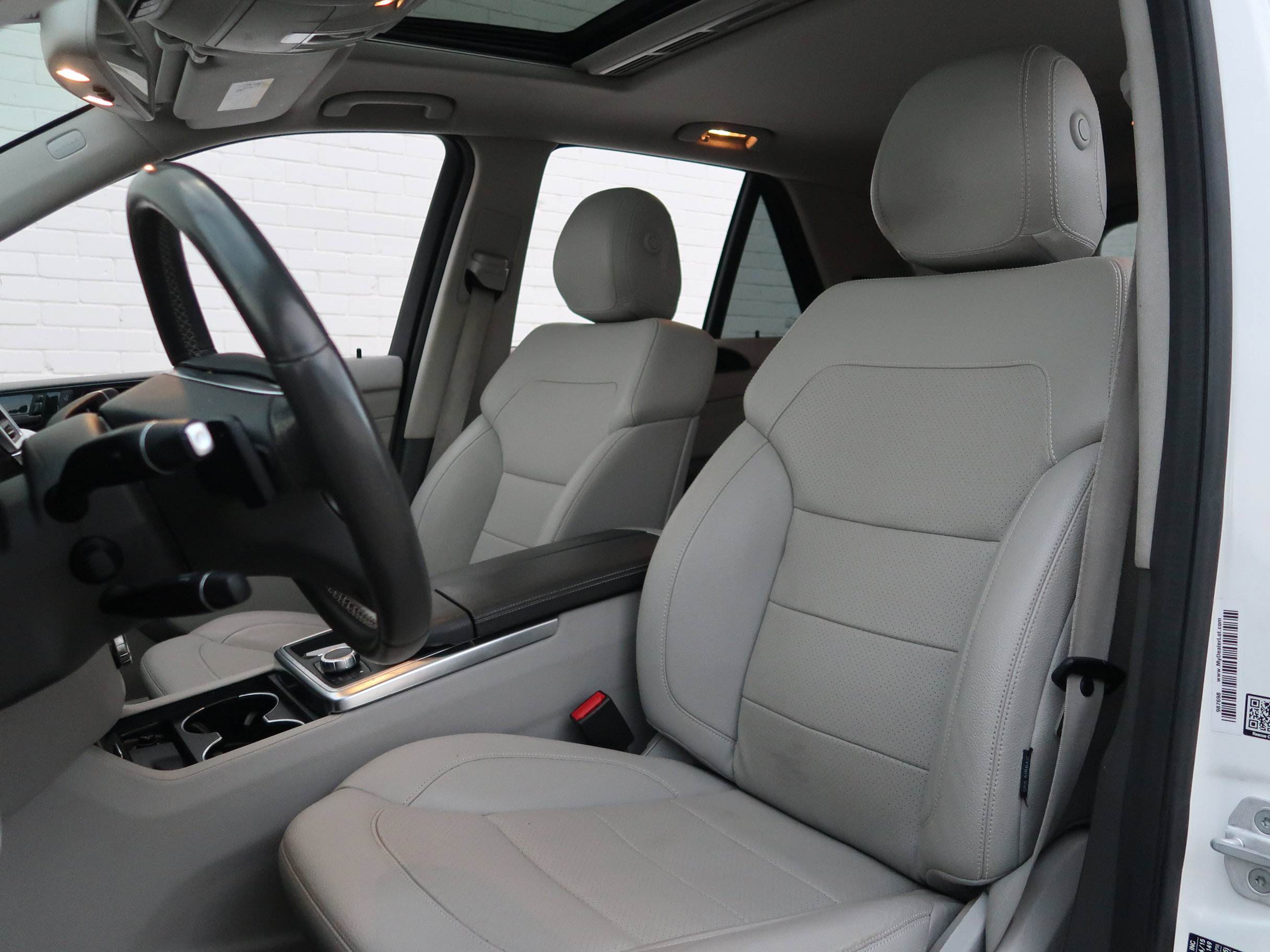 Used 2015 Mercedes-Benz ML 250 BlueTEC 4MATIC w/ Premium 1 Package image 12