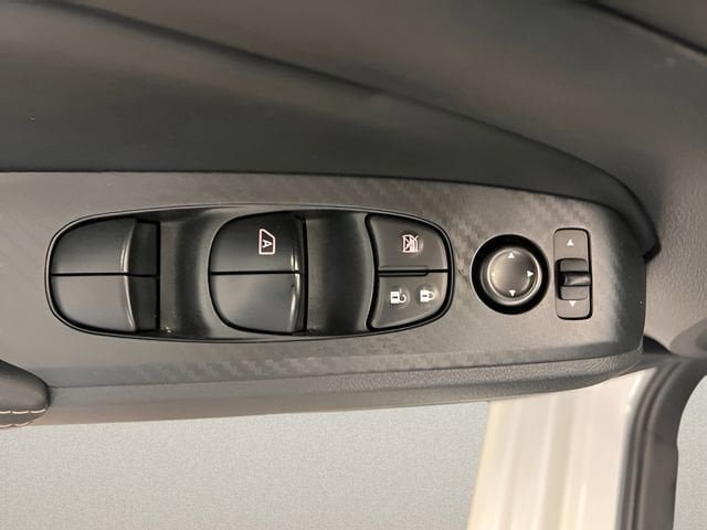 Used 2025 Nissan Altima 2.5 SV FWD image 12