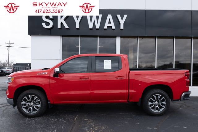 Used 2025 Chevrolet Silverado 1500 LT image 2