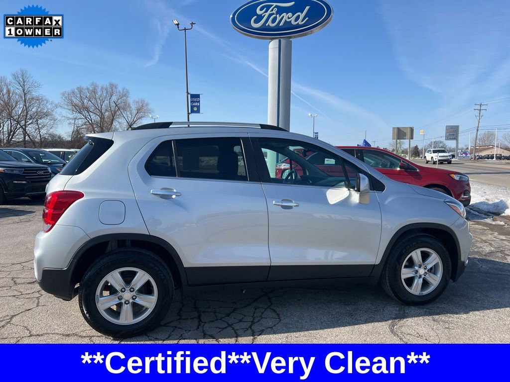 Used 2020 Chevrolet Trax LT w/ LT Convenience Package image 3