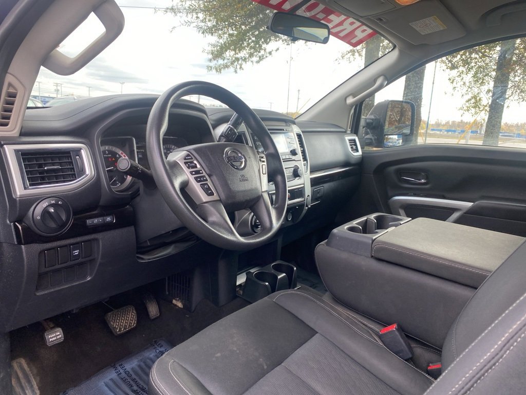 Used 2018 Nissan Titan SV image 10