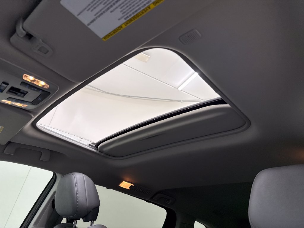 Used 2021 Toyota Sienna XLE w/ XLE Plus Package FWD image 22