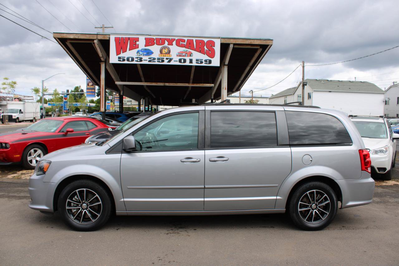 Used 2016 Dodge Grand Caravan R/T FWD image 3