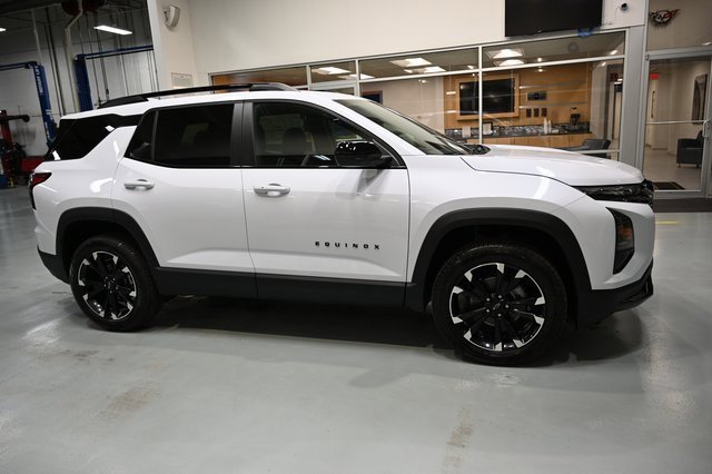 New 2026 Chevrolet Equinox RS w/ LPO, Floor Liner Package image 4