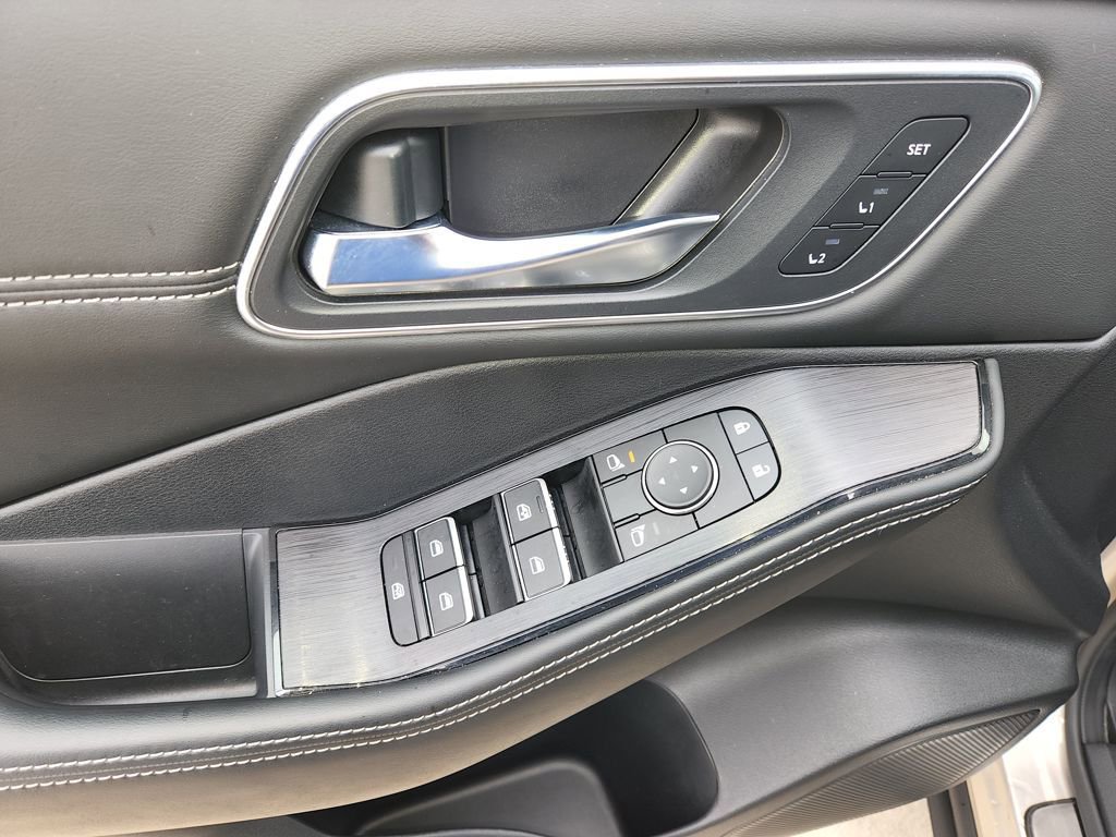 Certified 2023 Nissan Rogue Platinum w/ Platinum Premium Package image 31