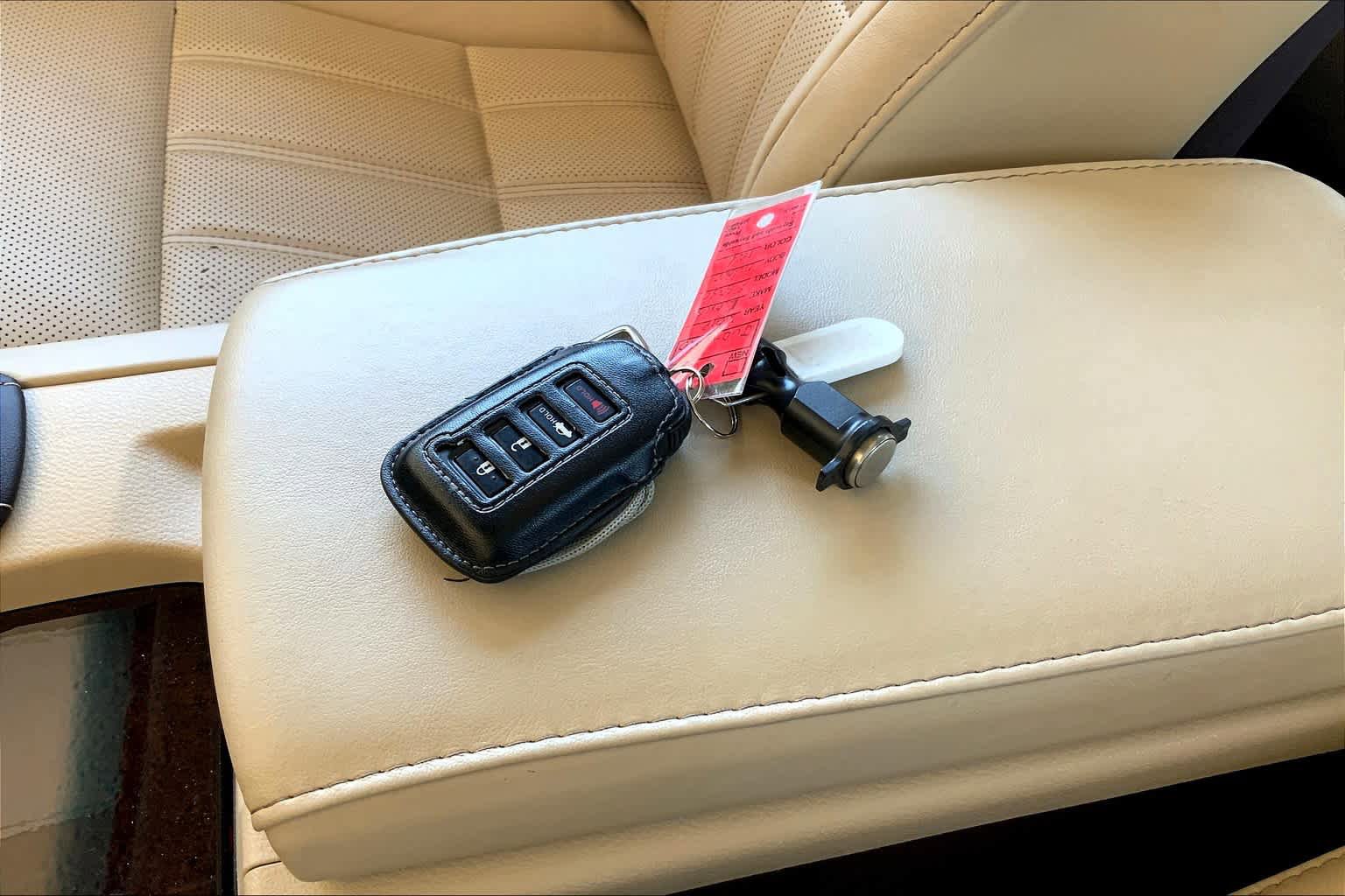 Used 2018 Lexus ES 350 w/ Luxury Package w/Wood Trim FWD image 15