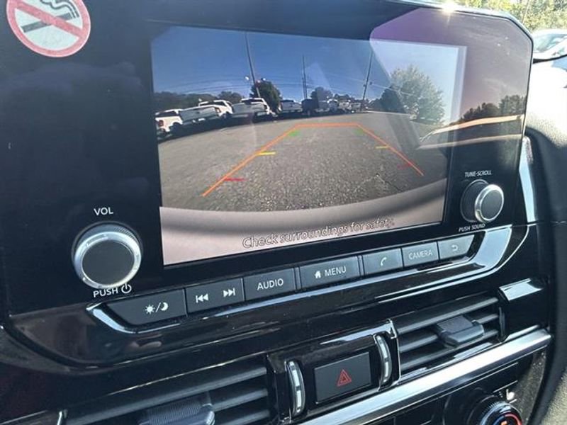 Used 2025 Nissan Pathfinder SV image 15