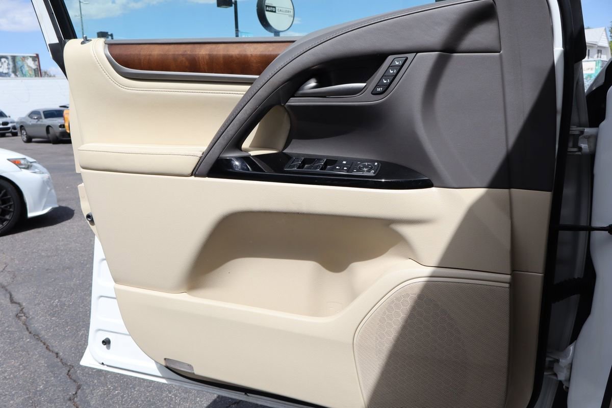 Used 2016 Lexus LX 570 4WD image 33