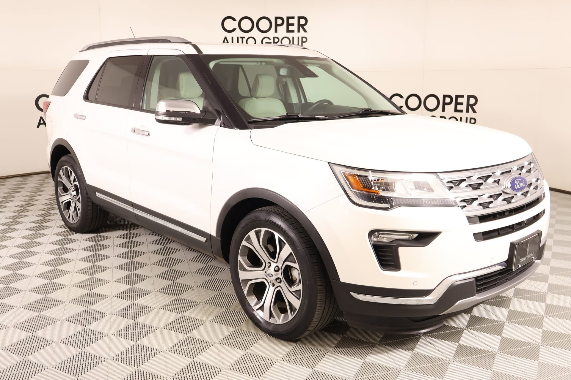 Used 2019 Ford Explorer Limited w/ Limited Luxury Package FWD image 1