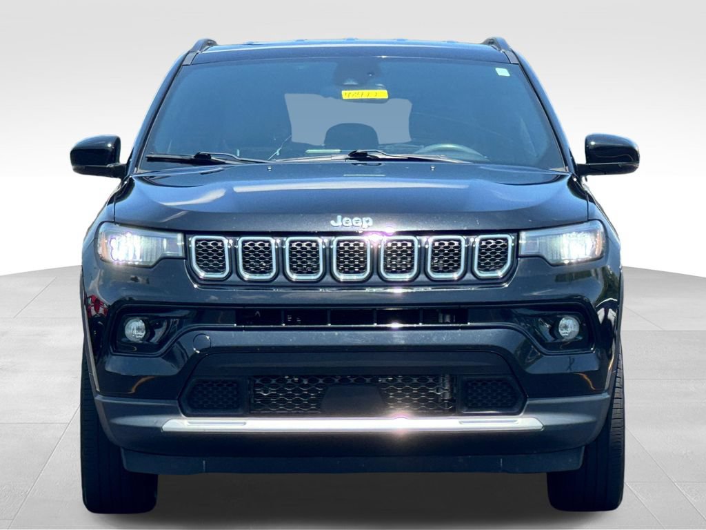 Used 2023 Jeep Compass Limited AWD/4WD image 2