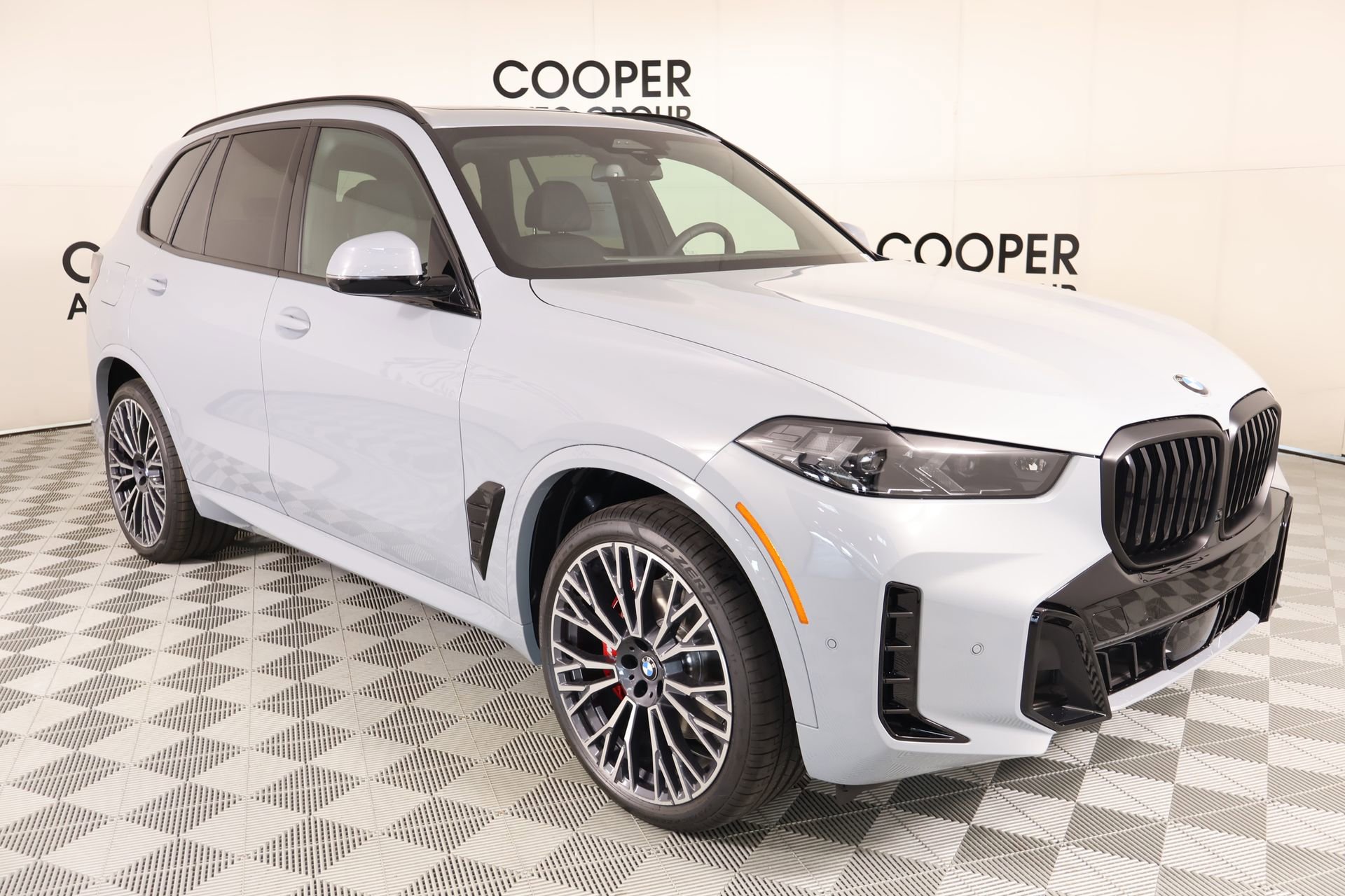 New 2026 BMW X5 xDrive40i w/ M Sport Package AWD/4WD image 1