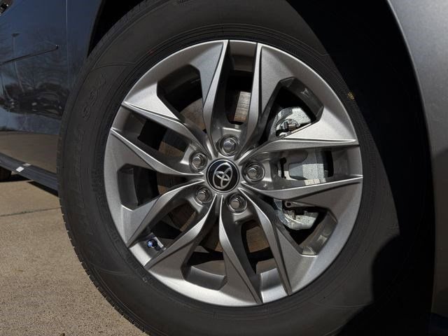 New 2026 Toyota Sienna XLE FWD image 10