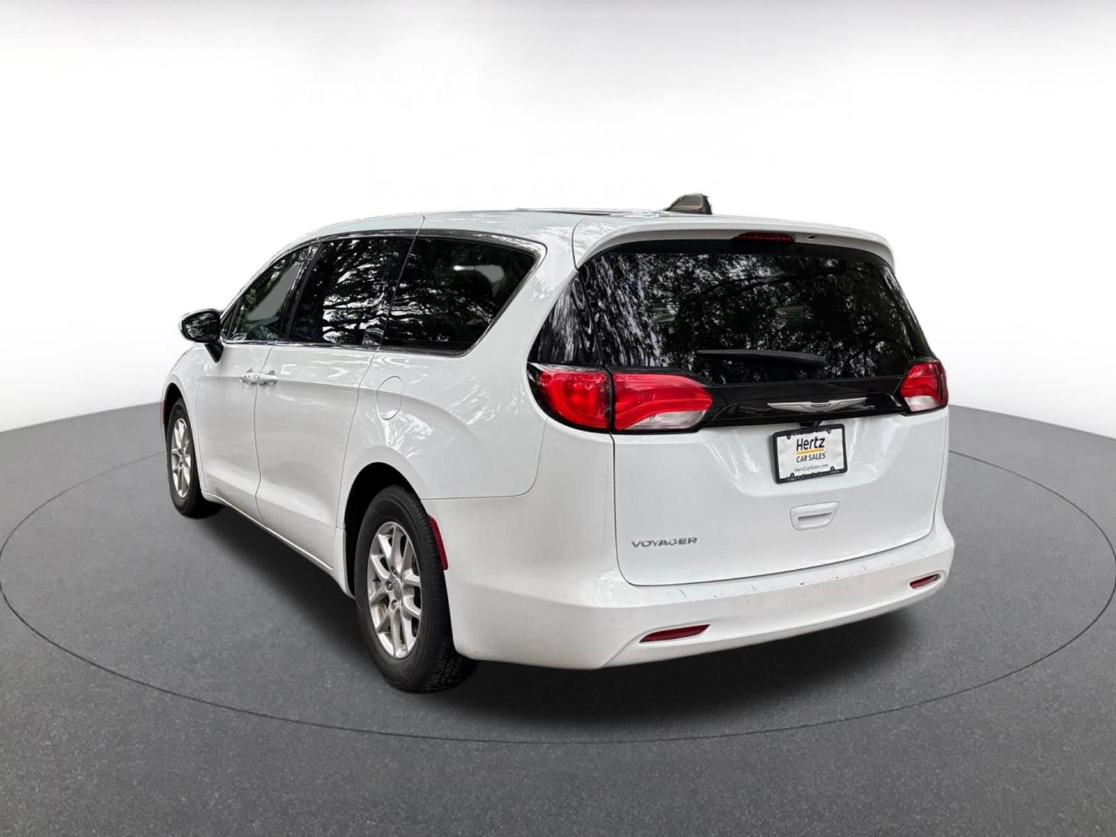 Used 2023 Chrysler Voyager LX FWD image 9