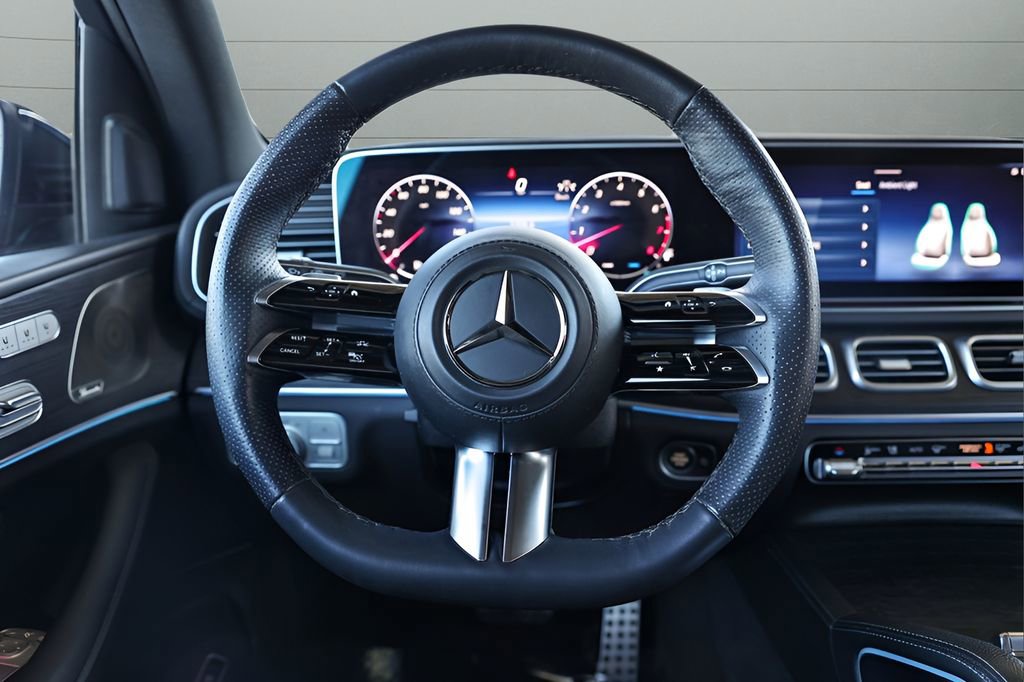 Used 2025 Mercedes-Benz GLS 450 4MATIC image 26