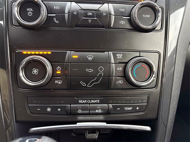 Used 2019 Ford Explorer XLT image 23