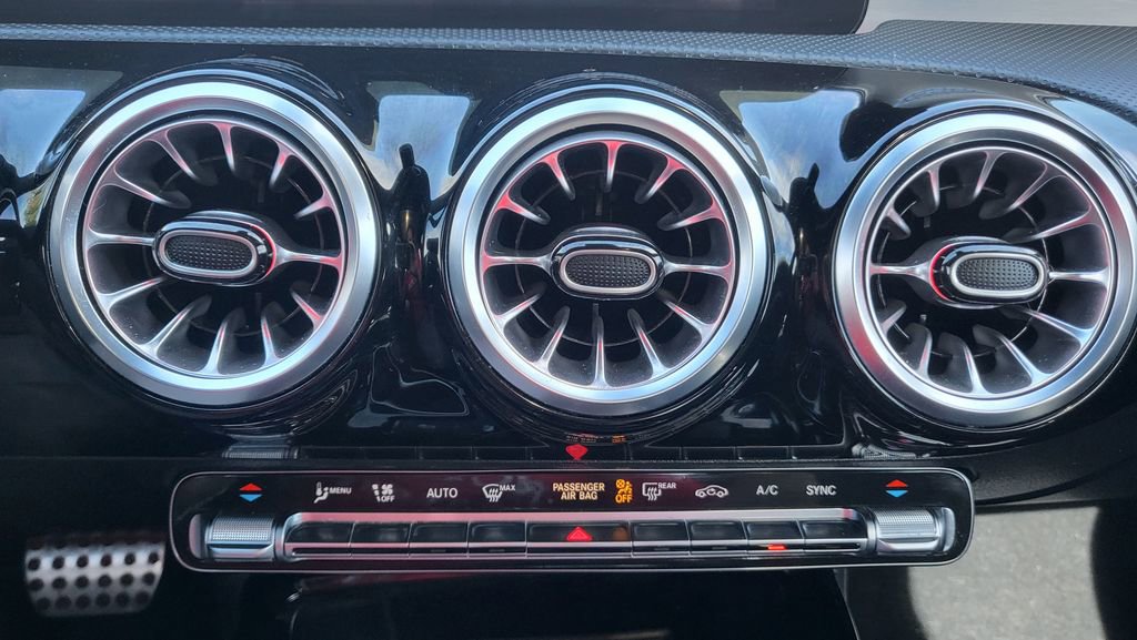 Used 2023 Mercedes-Benz CLA 35 AMG 4MATIC image 33