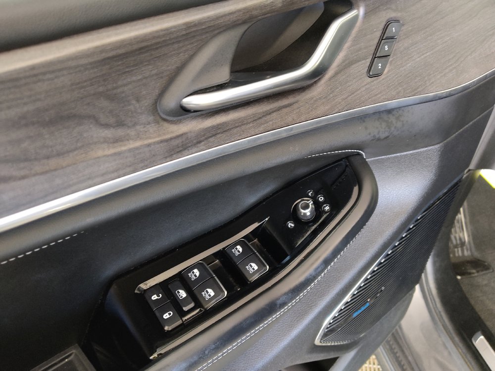 Used 2022 Jeep Grand Cherokee Overland AWD/4WD image 27