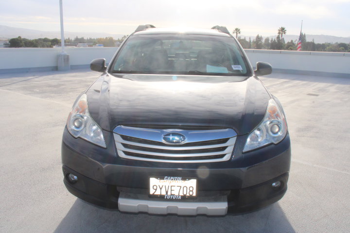 Used 2012 Subaru Outback 3.6R Limited w/ Moonroof Pkg AWD/4WD image 8
