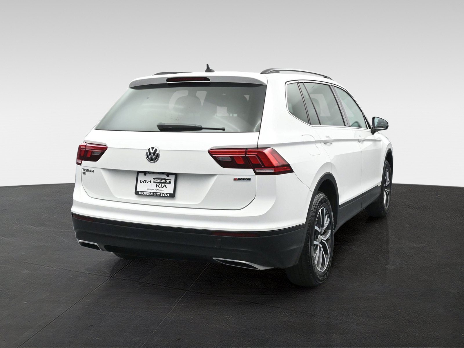 Used 2019 Volkswagen Tiguan SE w/ Panoramic Sunroof Package AWD/4WD image 4