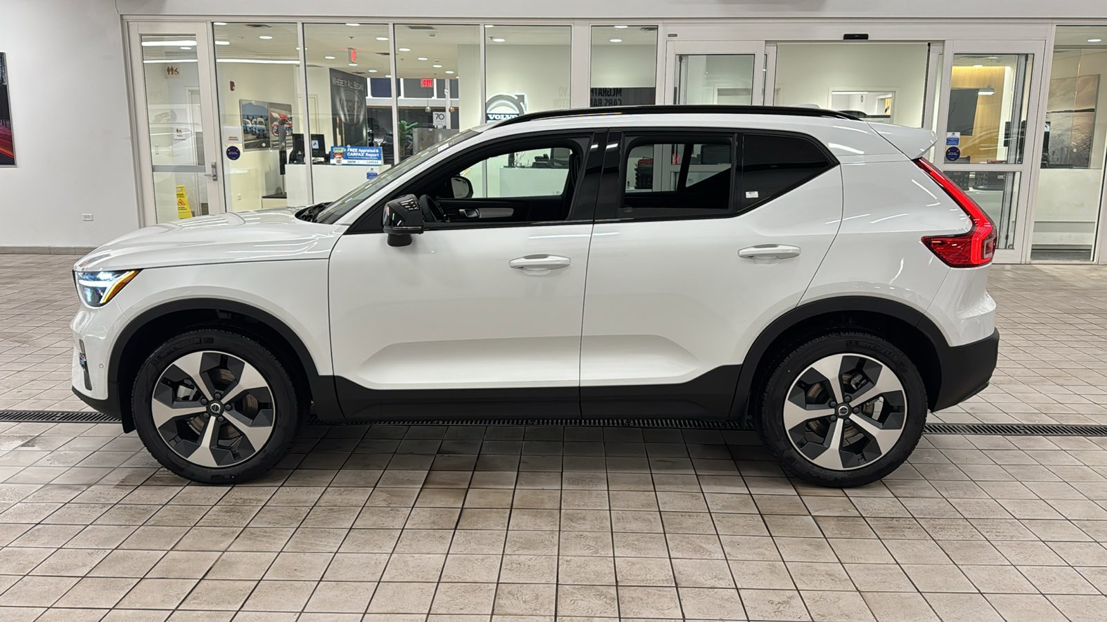 New 2026 Volvo XC40 B4 Plus w/ Climate Package FWD image 8