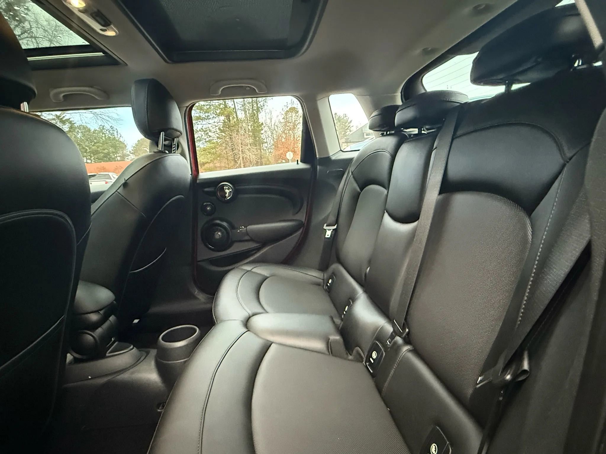 Used 2015 MINI Cooper 4-Door Hardtop image 18