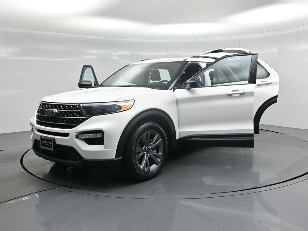 Certified 2023 Ford Explorer XLT w/ Equipment Group 202A image 32