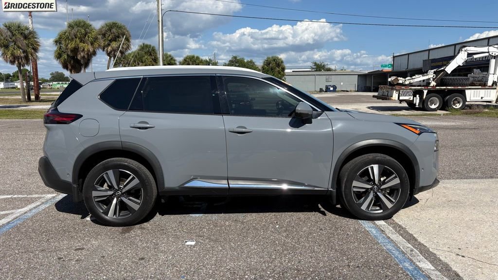 Used 2022 Nissan Rogue SL w/ SL Premium Package image 2